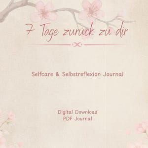 Può includere: Un diario PDF scaricabile digitalmente con uno sfondo beige chiaro. Il titolo del diario, "7 Tage zurück zu dir", è scritto in un delicato script rosa, insieme a "Selfcare & Selbstreflexion Journal". Accenti floreali e un ramo con fiori rosa adornano il design.
