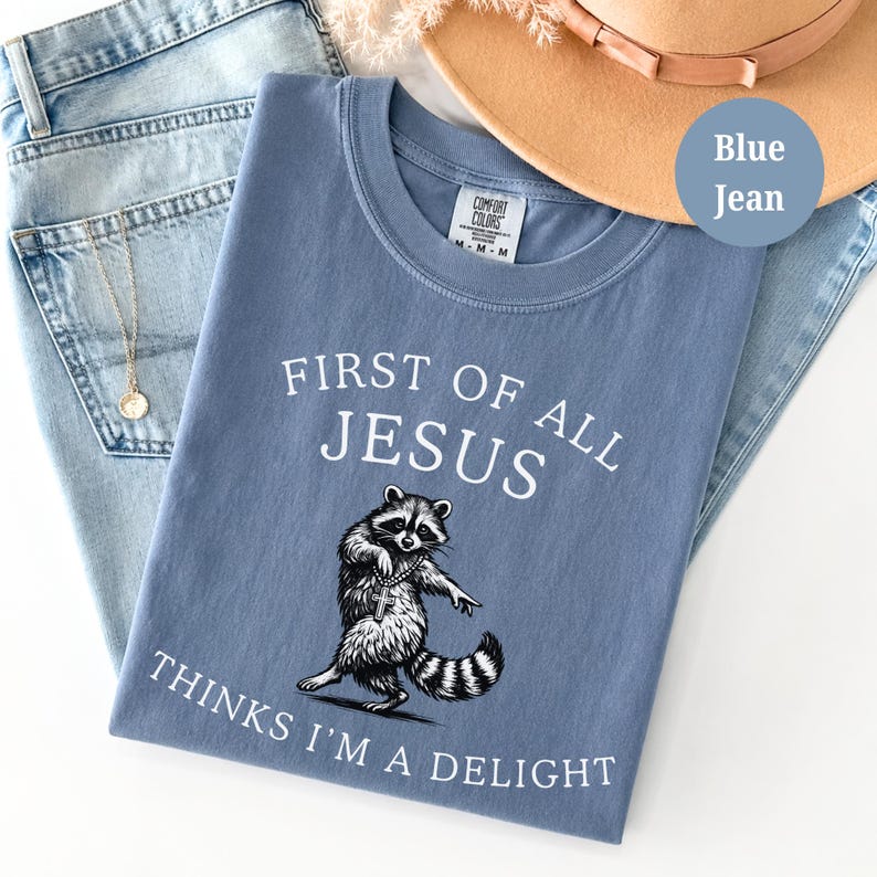 Först och främst Jesus tycker att jag är en fröjd PNG SVG, kristen humor tvättbjörnsskjortadesign, POD-användning, rolig tro digital nedladdning bild 2