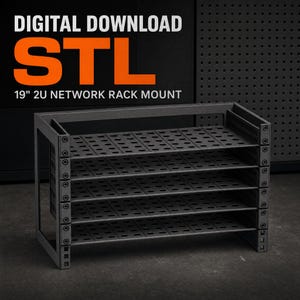 Puede incluir: Un soporte de rack de red de 19 pulgadas y 2U de color gris oscuro con cinco estantes horizontales que presentan un patrón de orificios perforados. El texto DIGITAL DOWNLOAD STL 19" 2U NETWORK RACK MOUNT aparece en blanco y naranja.