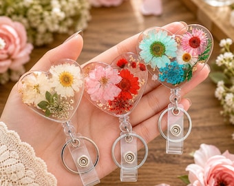 3-teiliges Harz-Blumen-Abzeichen-Spulen-Set, einziehbarer ID-Halter mit Schlüsselring, getrockneter Blumen-Krankenschwester-Abzeichen-Clip, Lehrer-Arztgeschenk