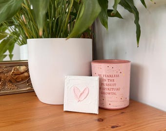 Mini cuadro de corazón rosa sobre lienzo / Arte mural acrílico original hecho a mano / Colección 'Con amor' / Regalo único para ella
