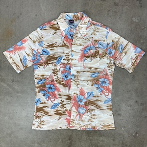Vintage 70’s Oriental Floral Pattern Polyester Short Sleeve Button Up Shirt