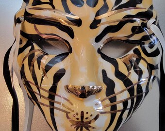 Ceramic cat mask wall decor