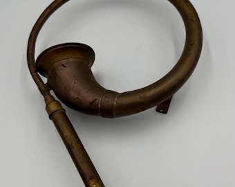 Vintage Brass Car Horn – Classic Automobile & Garage Collectible