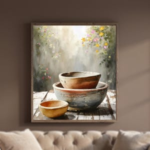 Puede incluir: Una obra de arte enmarcada con tres cuencos de madera rústicos de diferentes tamaños. Los cuencos están colocados sobre una superficie de madera desgastada pintada de blanco, con un fondo floral suave y borroso en tonos verdes, rosas y amarillos.