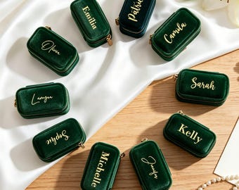 Personalisierte Samt Schmuckschatulle, benutzerdefinierte Name Reise Schmuckschatulle, tragbare Ohrring Ring Veranstalter, Braut Hochzeit Brautjungfer Geschenk für sie