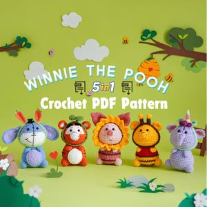 Könnte beinhalten: Fünf gehäkelte Winnie-the-Pooh-Charaktere, darunter Eeyore, Tigger, Piglet, eine Biene und ein Elefant. Die Charaktere sind in verschiedenen Farben wie Blau, Orange, Rosa, Gelb und Lila gehalten. Der Text "Winnie the Pooh 5 in 1 Crochet PDF Pattern" ist zu sehen.