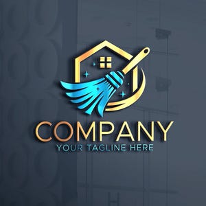 Puede incluir: Logotipo dorado y azul para una empresa de limpieza. El logotipo presenta una forma de casa con una ventana, una escoba y la palabra "COMPANY" en dorado. El lema "YOUR TAGLINE HERE" está debajo del nombre de la empresa.