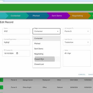 Könnte beinhalten: Screenshot einer Softwareoberfläche mit einem weißen Popup-Fenster mit der Bezeichnung "Edit Record". Das Fenster zeigt Felder für "Name", "Stage", "Contacted" und andere Details. Die Option "Closed-Won" ist hervorgehoben.