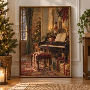 Peut inclure: Une peinture encadrée représentant un piano à queue dans une pièce décorée pour les fêtes. La scène montre un casse-noisette sur le piano, des partitions, des cadeaux emballés, un banc en velours rouge et un sapin de Noël.