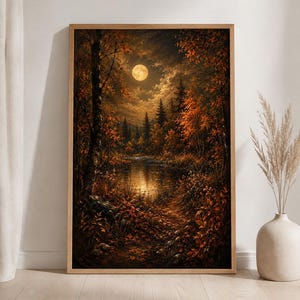 Könnte beinhalten: Ein rechteckiges gerahmtes Wandbild, das eine dunkle Waldszene bei Nacht mit einem Vollmond am Himmel zeigt. Die Landschaft umfasst dichte Bäume mit orangefarbenem und braunem Herbstlaub, einen ruhigen See und einen mit Blättern bedeckten Pfad.