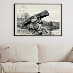 Fotografia da Sra. Skipper, uma Troll Cinzenta Pura, por Thomas Dambo | Emoldurada 11x14 com passe-partout 8x10 |