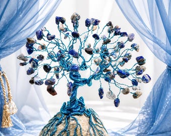 Bonsaiboom blauw koperdraad, sodaliet halfedelstenen, basis natuursteen, handgemaakte kunstdecoratie