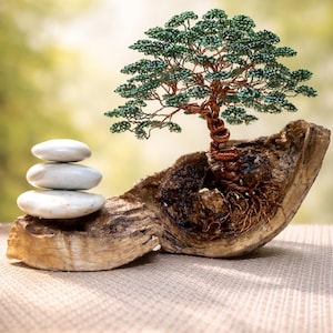 Escultura artesanal del Árbol de la Vida: Bonsái de alambre de cobre, ónix, ágata, base de madera natural.