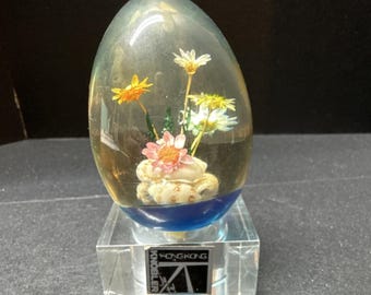 Kangbeler Decorative Glass Paperweight Hong Kong Embedded Flowers and Frog