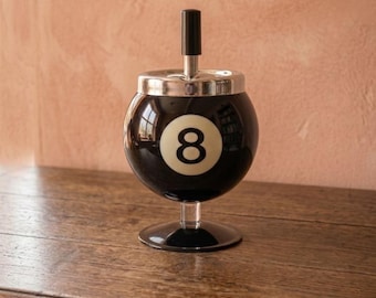 Cenicero de pie con forma de bola mágica 8, decoración moderna y única para el hogar, cenicero de metal de mediados de siglo, accesorio novedoso para la sala de estar, regalo retro para fumadores