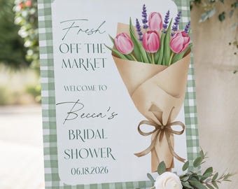 Modello di cartello di benvenuto per addio al nubilato "Fresh Off The Market", poster modificabile per brunch con motivo floreale a quadretti verde salvia, download digitale immediato da Canva.