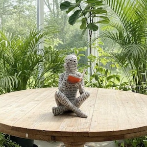 Lesende Frau Figur, Buch Liebhaber Regal Sitzer, Buch Menschen Skulptur, Bücherwurm Dekor, Leser Statue Geschenk