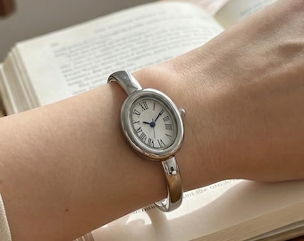 Elegant Oval Bracelet Watch for Women | Gold Stainless Steel Timepiece | Minimalist Numberless Wristwatch