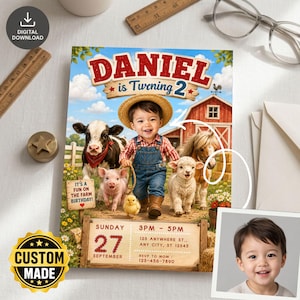 Könnte beinhalten: Eine digitale Geburtstagseinladung mit einem Kind in Strohhut und Latzhose auf einem Bauernhof mit Kuh, Schwein, Schaf und Pony. Der Text lautet DANIEL is Turning 2, Sunday 27 September, 3PM-5PM, 123 ANYWHERE ST., ANY CITY, ST 12345.