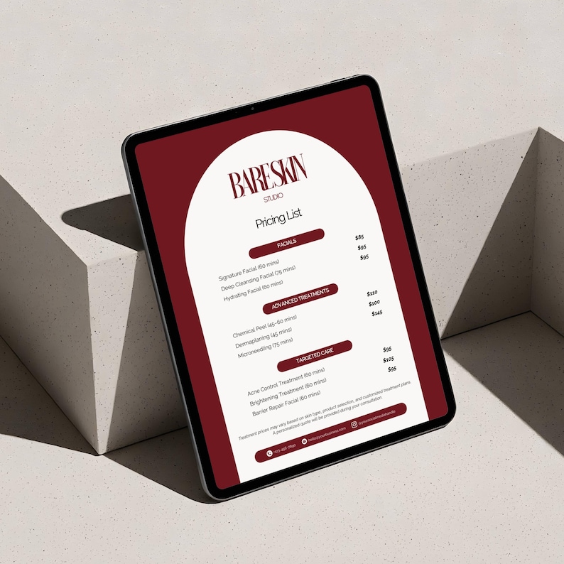 Puede incluir: Una tableta digital que muestra una lista de precios para "BARESKIN STUDIO". La lista incluye tratamientos faciales, tratamientos avanzados y opciones de cuidado espec&iacute;fico. La tableta est&aacute; sobre un fondo neutro y texturizado.