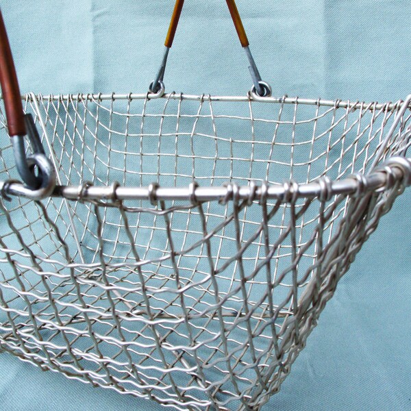 Vintage Rustic Wire Market Basket, Shopping Basket. Egg Basket