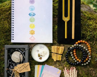 Set de regalo de limpieza espiritual y ritual de chakras con diapasón, cristales, incienso y vela.