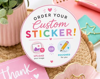 Puede incluir: Una pegatina circular blanca con texto en rosa, azul y amarillo que dice ORDER YOUR Custom STICKER! Incluye dos iconos: un cuadrado con una flecha hacia arriba etiquetado UPLOAD your image y un lápiz etiquetado DESIGNED for you, separados por OR.