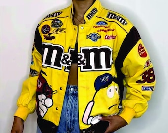 Chaqueta bomber amarilla de carreras retro | Chaqueta vintage estilo dibujos animados de automovilismo | Chaqueta urbana con sublimación | Camiseta + pasamontañas GRATIS