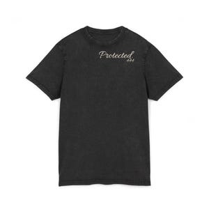 Camiseta con logotipo de escritura protegida / Cuello redondo negro lavado con ácido