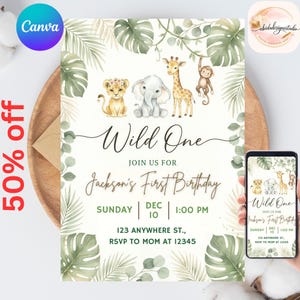 Puede incluir: Una invitación digital con temática de jungla, con un león, un elefante, una jirafa y un mono. El texto dice "Wild One" e invita a los invitados al "Primer Cumpleaños de Jackson" el 10 de diciembre a la 1:00 PM. Un teléfono muestra la invitación.