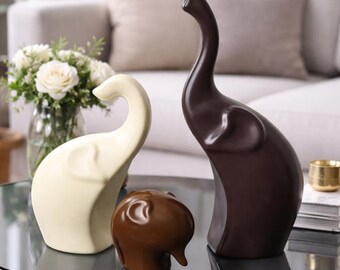 Elephant Family Figurine Set – Minimalist Decor for Shelf, Desk & Home
