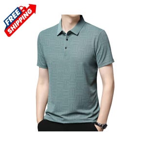 K&ouml;nnte beinhalten: Ein hellgr&uuml;nes Poloshirt mit geometrischem Muster. Das Shirt hat kurze &Auml;rmel, einen Kragen und drei Kn&ouml;pfe. Das Shirt ist aus leichtem Material gefertigt.