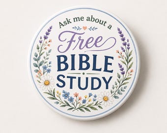 Peut inclure: Un badge rond blanc portant le texte "Ask me about a Free BIBLE STUDY" en lettres cursives et capitales bleu foncé et violet. Le motif est encadré par une couronne florale colorée composée de lavande, de marguerites et de petites fleurs bleues et orange.