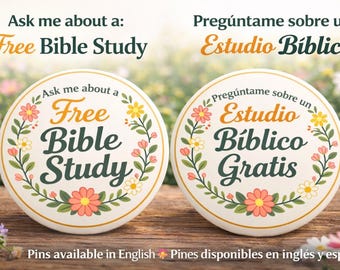 Puede incluir: Dos pines redondos con bordes florales. Uno dice "Ask me about a: Free Bible Study", el otro "Pregúntame sobre un: Estudio Bíblico Gratis". El texto está en inglés y español. Los pines están sobre una superficie de madera.