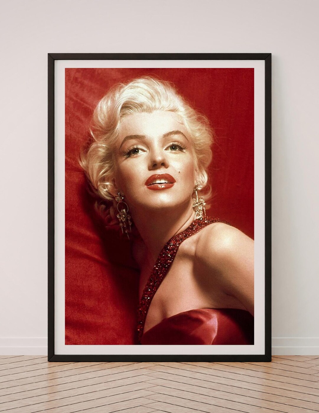 Marilyn Monroe in Red Retro Vintage Timeless Hollywood Glamour Portriat ...
