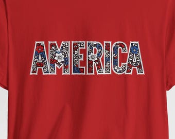 Koszulka z nadrukiem w kwiaty w kolorze czerwonym, białym i niebieskim z napisem „America Text” | Patriotyczna koszulka z literami USA, 4 lipca, Dzień Niepodległości, śliczna amerykańska koszulka z kwiatowym wzorem