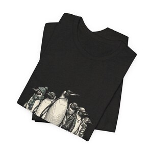 Camiseta "Relajándome con mis amigos" Camiseta de pingüinos geniales Camiseta con ilustración de pingüino Camiseta de amigos Camiseta de grupo de amigos Iceberg Camiseta para adolescentes en blanco y negro imagen 5