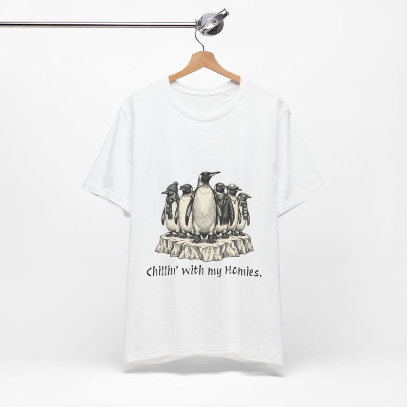 Camiseta "Relajándome con mis amigos" Camiseta de pingüinos geniales Camiseta con ilustración de pingüino Camiseta de amigos Camiseta de grupo de amigos Iceberg Camiseta para adolescentes en blanco y negro imagen 10