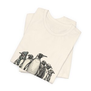 Camiseta "Relajándome con mis amigos" Camiseta de pingüinos geniales Camiseta con ilustración de pingüino Camiseta de amigos Camiseta de grupo de amigos Iceberg Camiseta para adolescentes en blanco y negro imagen 12