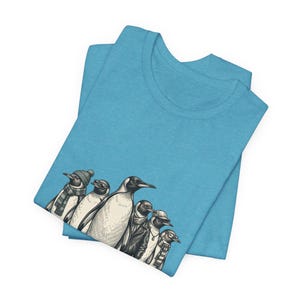 Camiseta "Relajándome con mis amigos" Camiseta de pingüinos geniales Camiseta con ilustración de pingüino Camiseta de amigos Camiseta de grupo de amigos Iceberg Camiseta para adolescentes en blanco y negro imagen 19