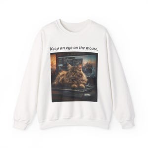 Op de afbeelding: Een rustiek houten bord met de tekst "Welcome to our home" in witte letters. Het bord heeft een verweerde afwerking en een eenvoudig, uitnodigend ontwerp, perfect voor voordeurdecoratie.