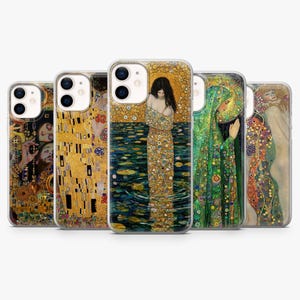 Puede incluir: Una colección de cinco fundas para teléfono con obras de arte de Gustav Klimt. Las fundas muestran varias pinturas, incluyendo "El Beso" y retratos de mujeres. Los diseños incorporan tonos dorados, amarillos, verdes y azules, mostrando el estilo característico del artista.