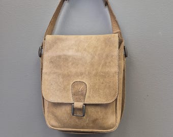 Mini bolso de hombro Banana Republic Safari de piel, estilo vintage de los años 90, marrón, estilo minimalista Y2K, fabricado en Brasil.