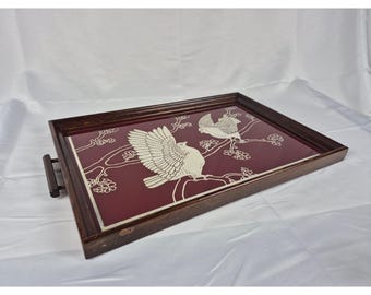 Bandeja de servir vintage asiática de cristal y madera con diseño de pájaro y flor de cerezo, estilo chinoiserie, decoración de mediados de siglo.