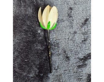 Broche vintage de flores esmaltadas con capullo de tulipán blanco, hoja verde y tallo negro, de la década de 1960.