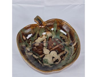 Cuenco de cerámica Dryden Pottery Apple Bowl Hot Springs Arkansas con esmalte de goteo, color marrón verdoso.