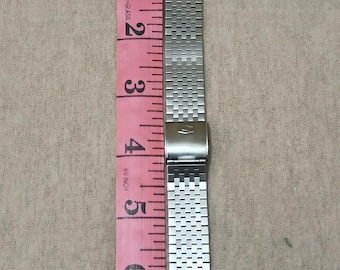 Seiko King Quartz Vintage Japan Made Men's Wrist Watch 18MM Bracelet 5856-8000