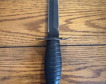 Vintage United Cutlery UC275 Fairbairn Sykes style hardened stainless knife