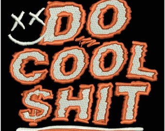 Disegno da ricamo "Do Cool Shit" / File da ricamo con citazione motivazionale / Toppa per cappello, maglietta e felpa con cappuccio / Download digitale per ricamo a macchina